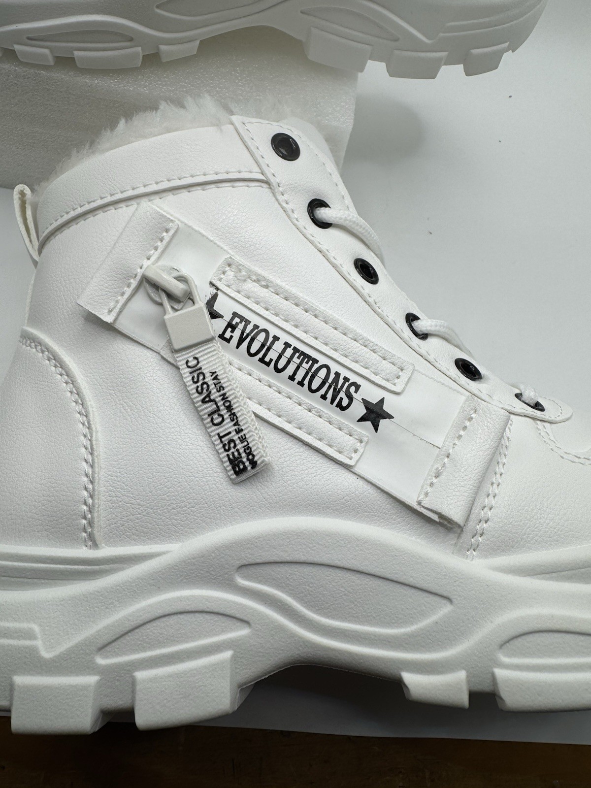 Pair Of White Evolutions Brand Winter Boots EU Size 38 (US Approx Size 7)