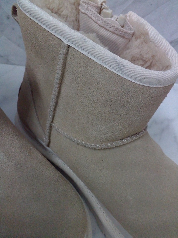 UGG CLASSIC MINI ZIPPER TAPE LOGO BOOTIE IN SAND SZ 7