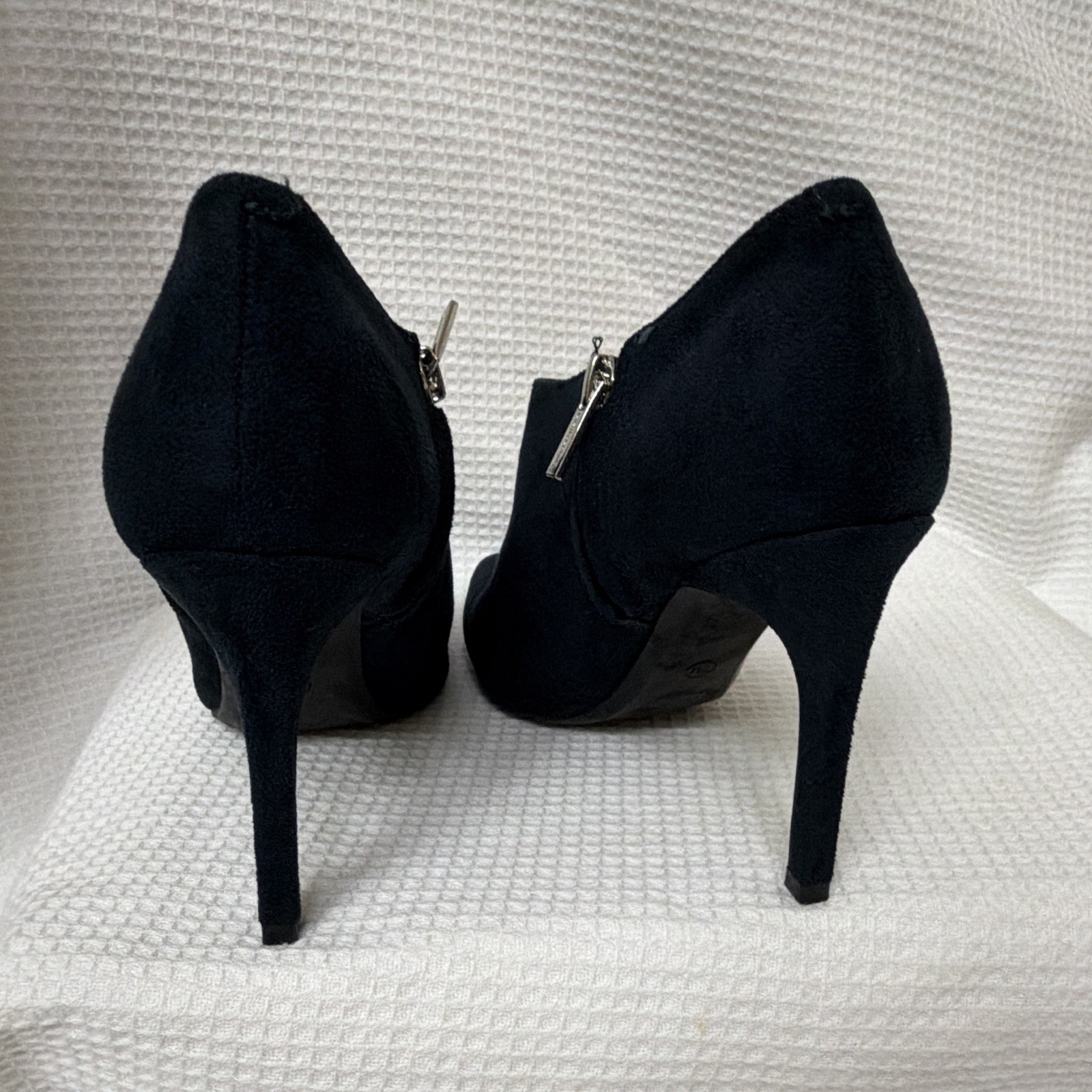 Calvin Klein Ankle Booties Women’s Size 7 M Blue Faux Suede Heels 4 in