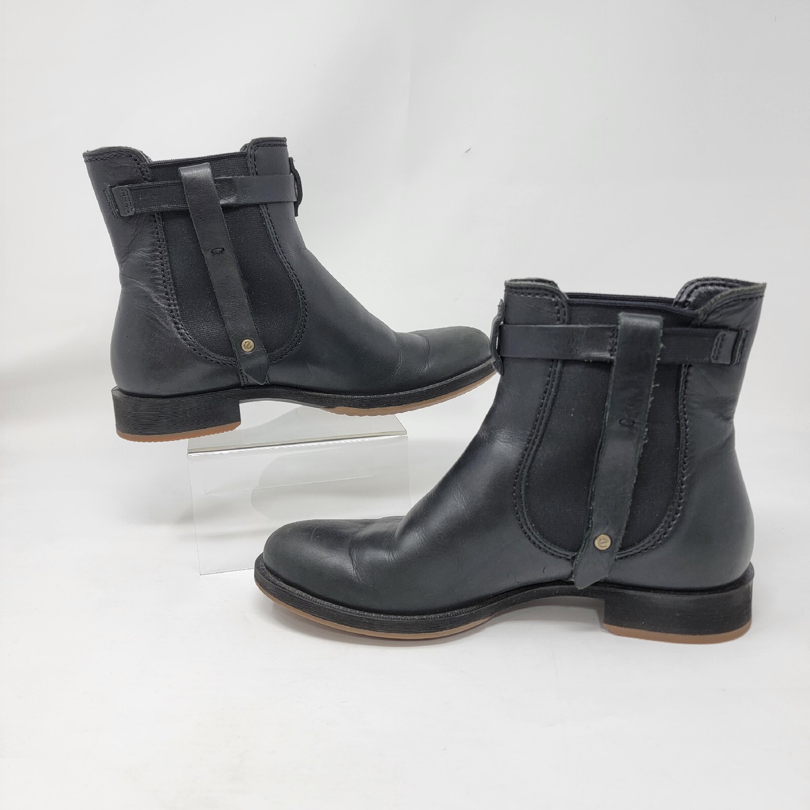 ECCO Saunter Women’s Size 35 EU 4/4.5 US Leather Cross Strap Zip Ankle Boots