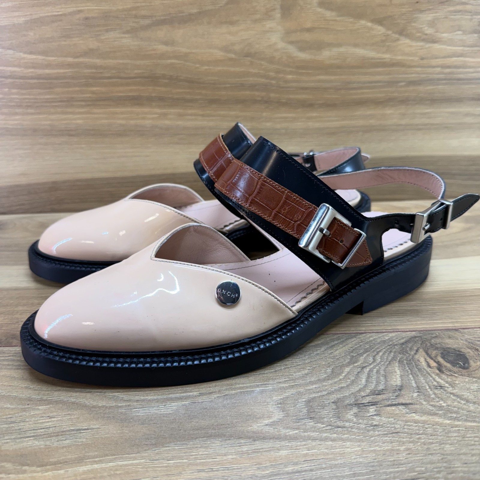 INCH2 Slingback Flats Womens 8 8.5 EU 39 Nude Patent Leather Croc Buckles Modern