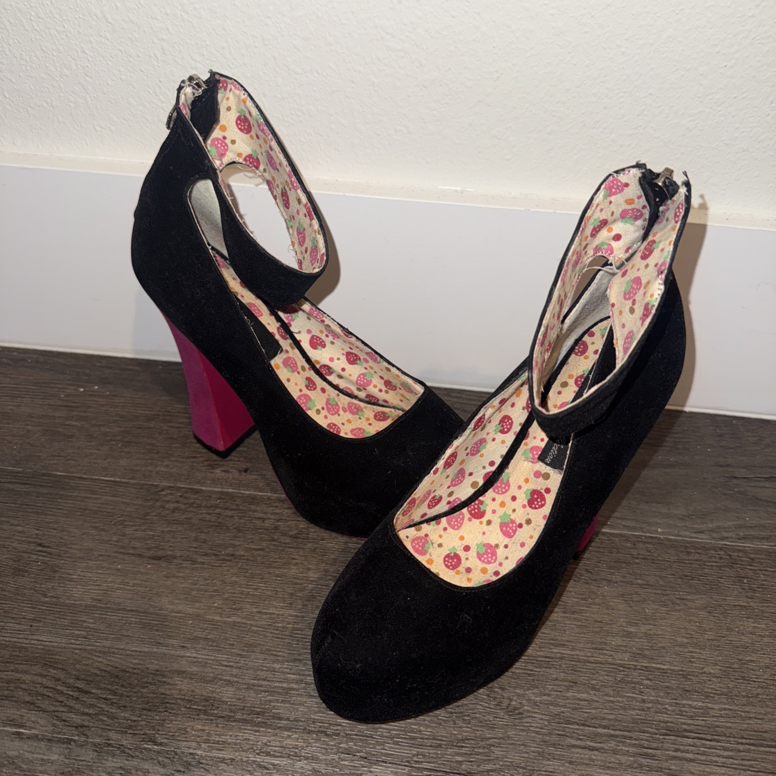 Women’s Size 7 Dress Shoes High Heels Great Condition Black See Photos!