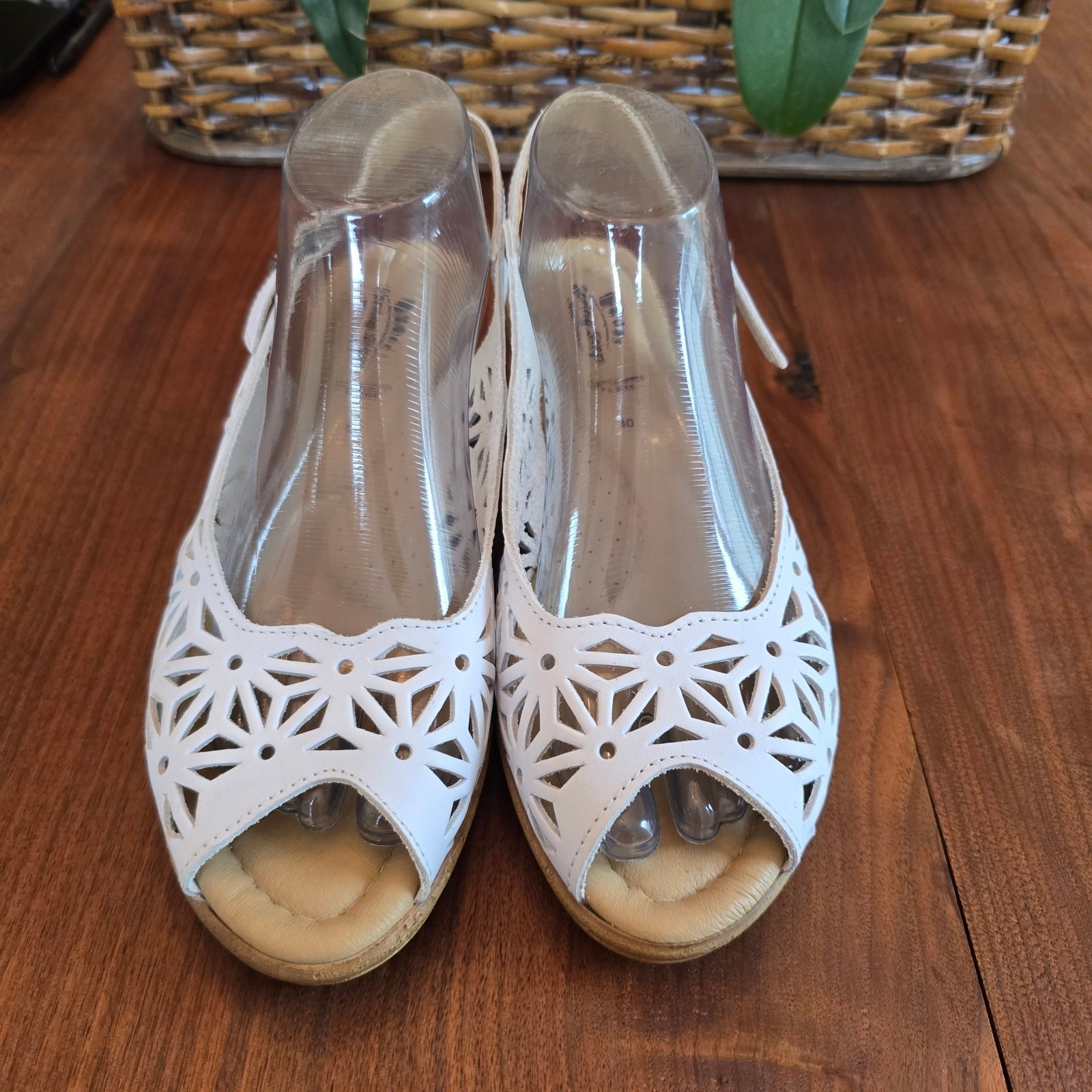 Spring Step Footsie Wedge Sandal Women’s9 White Leather Cutout Coastal Summer
