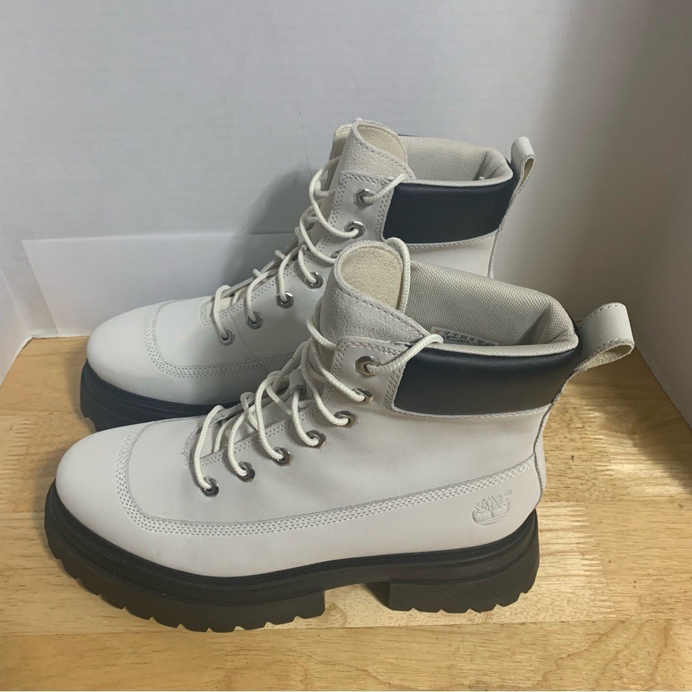 Timberland Sky 6 Inch Women’s Size 10M Beige/Black Clunky Lace Up Boots A5RSV