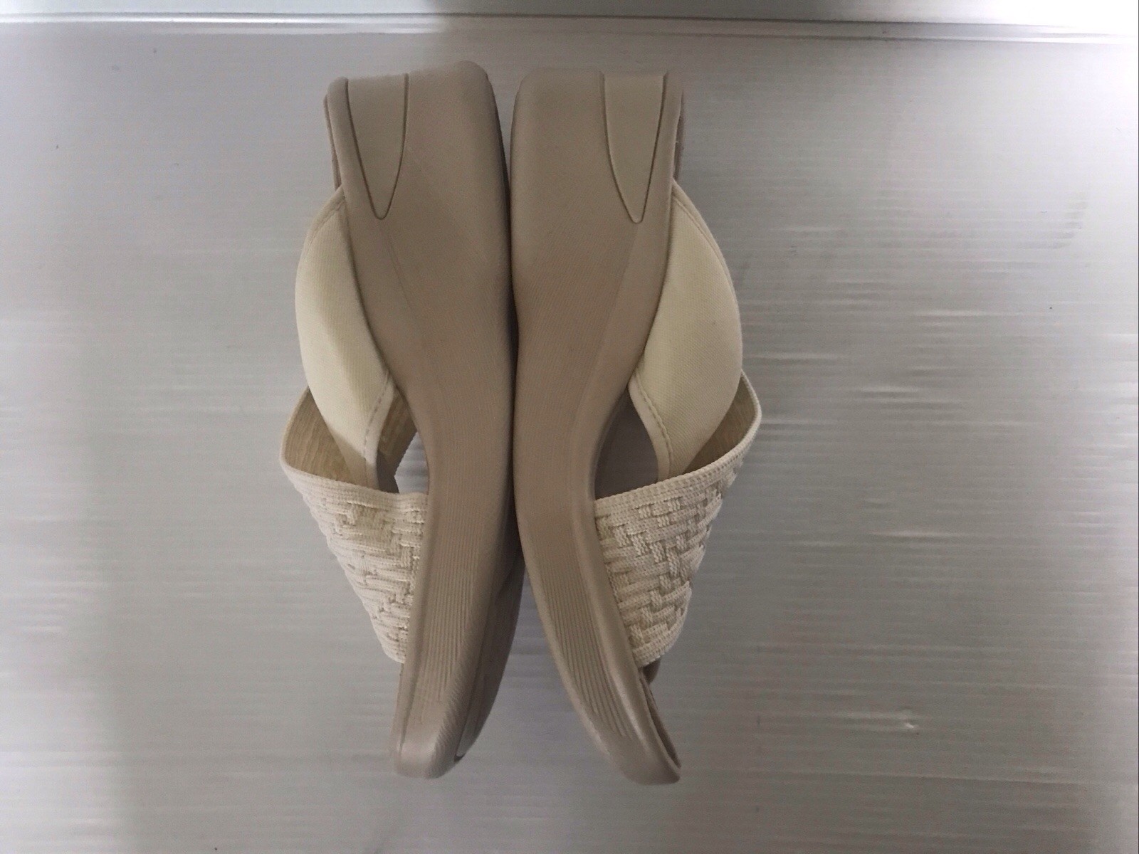 LADIES BZEES CREAM WEDGE SLIP ON SANDALS Size 7.5M PREOWNED