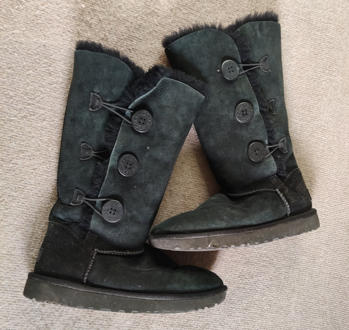 UGG Australia Bailey Button Triplet II Women’s Black Boots Size 8 (1016227)