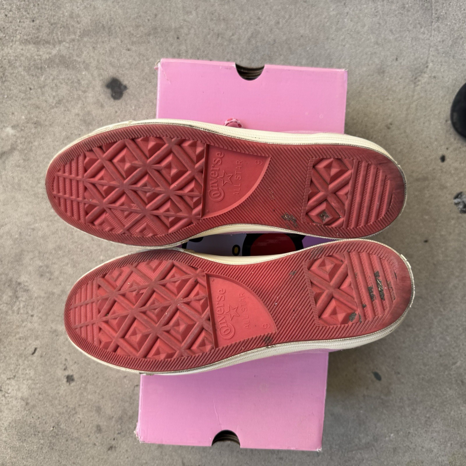 Converse One Star Hello Kitty Pink Low Top Suede Sneakers men’s 9/ Women’s 11