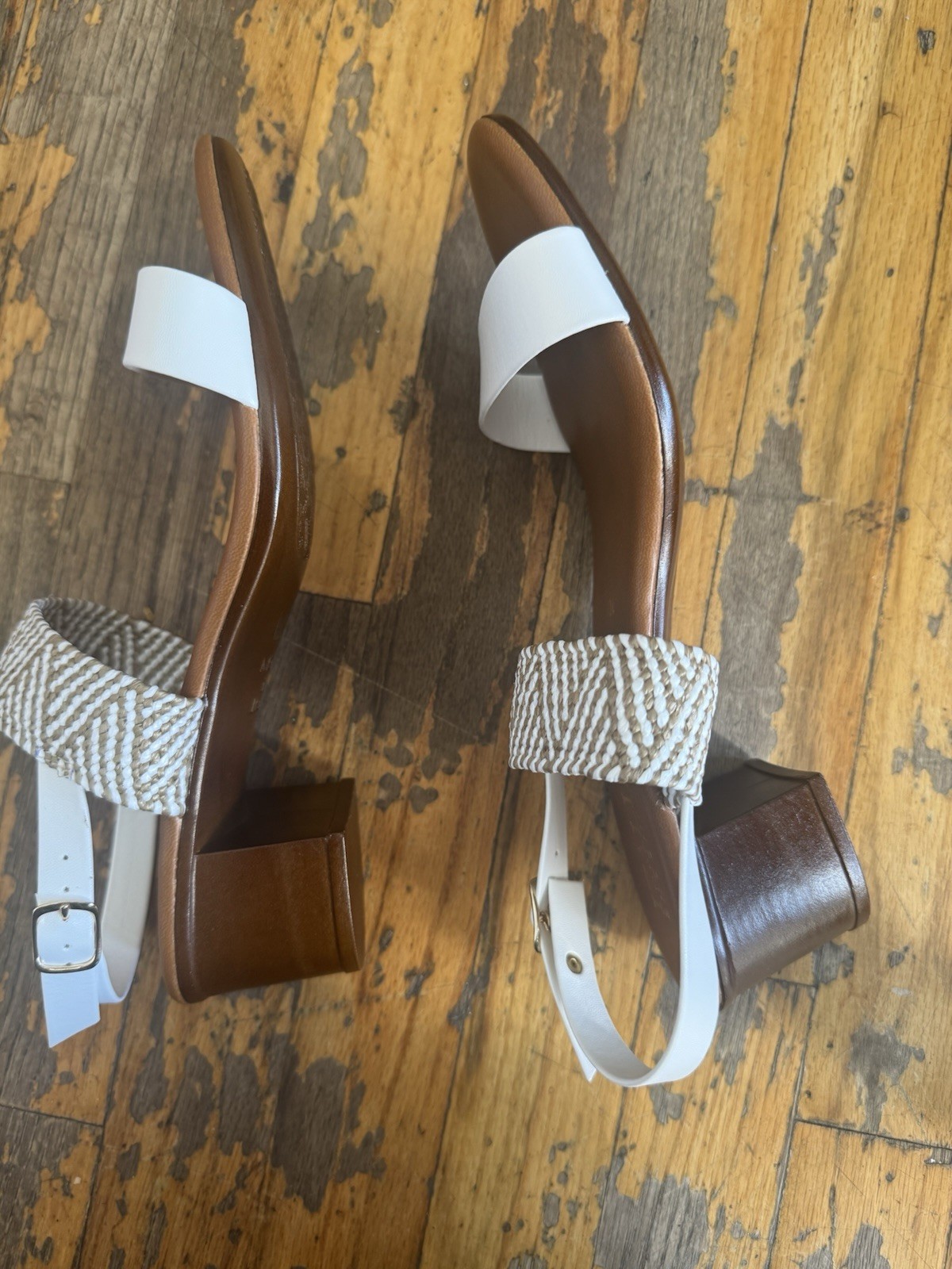 Italian Shoemakers Womens White Chevron Strappy Ankle Strap Block Heel 10