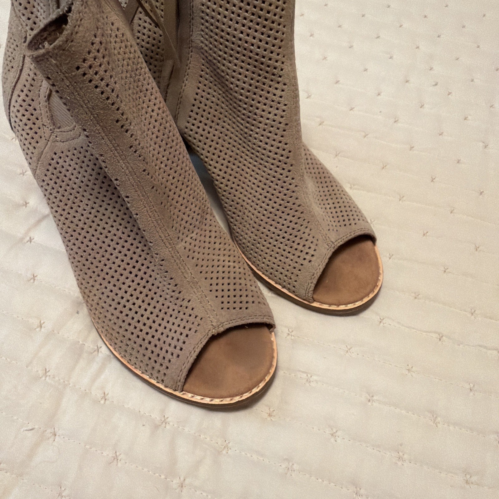 TOMS Majorca Peep Toe Suede Stucco Tan Perforated Ankle Boots Women’s 7.5