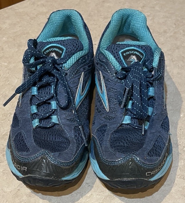 BROOKS CASCADIA 7 Rare Stellar Scuba Blue Marina Trail Running Women’s Size 8.5