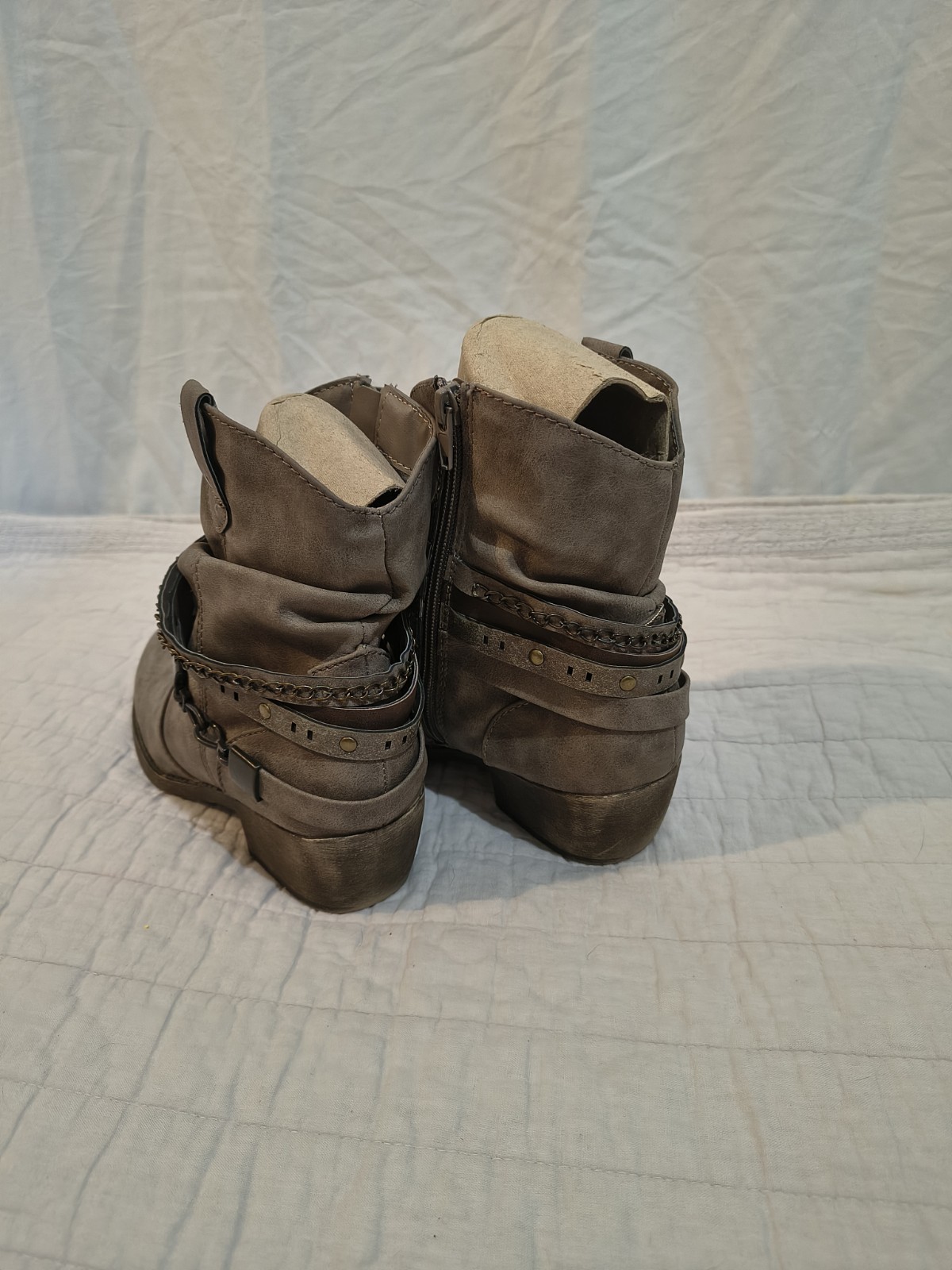 Austin Trading Co Women’s Gray Ankle Boots Side Zip Buckle Strap Studded US 7.5