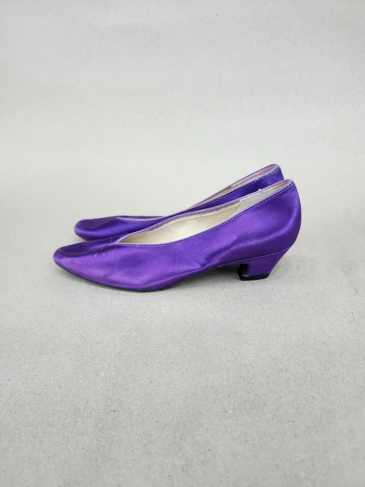Vtg Dyeables By HighLights Womens Purple Satin Point Toe Kitten Pump Heels 6.5