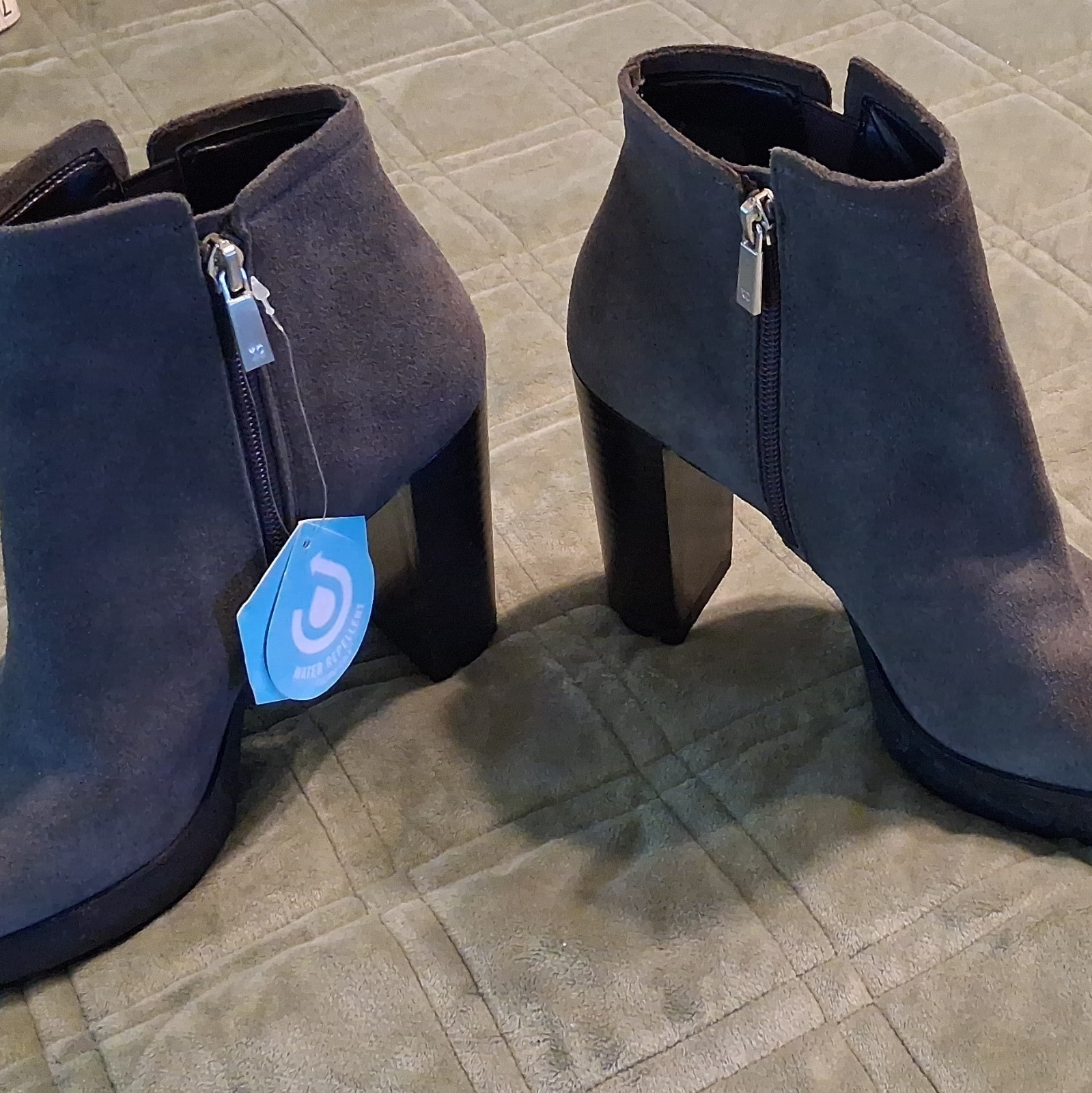Kenneth Cole Women’s Gray Suede Ankle Bootie Side Zip 8.5 Justin Lug Chelsea