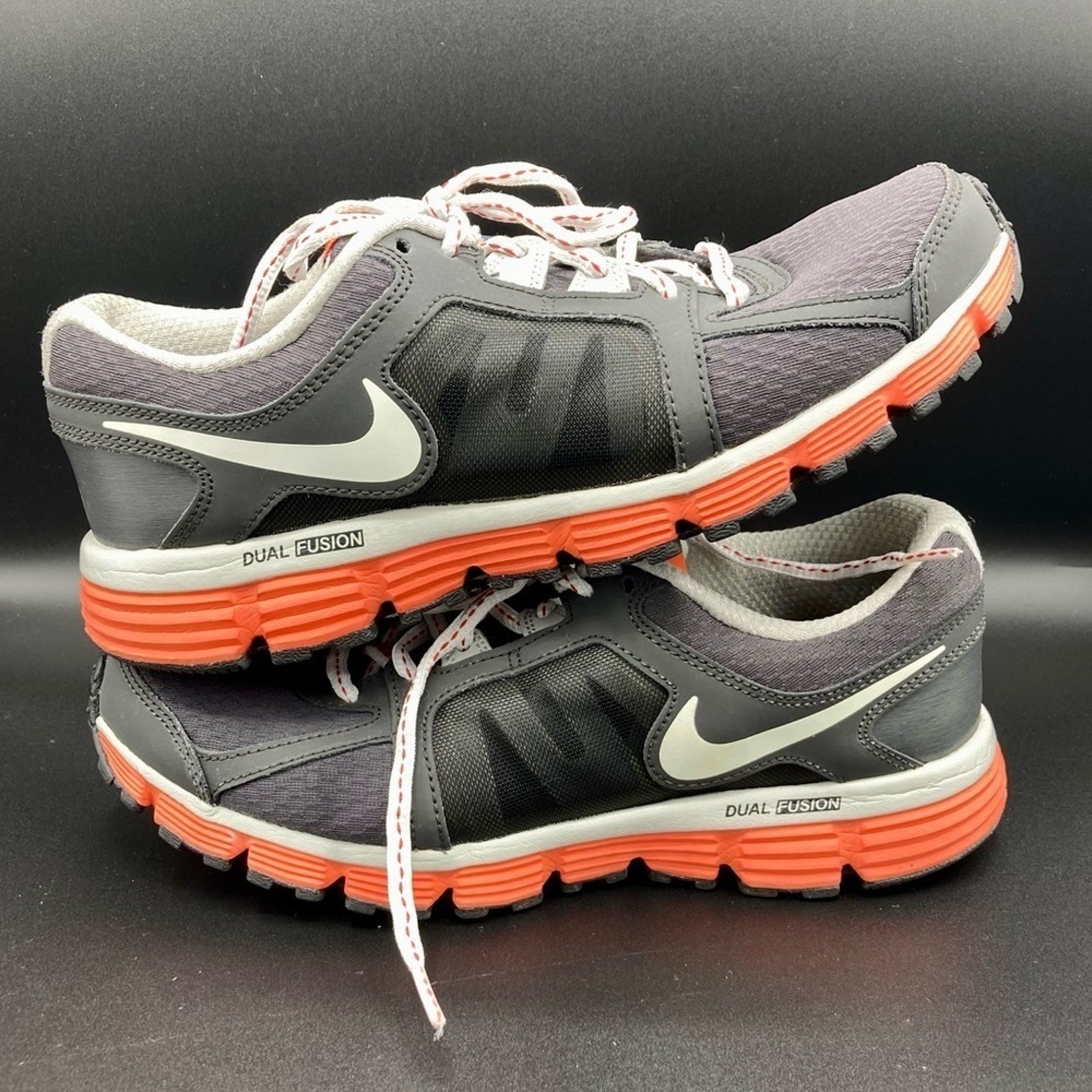 EUC NIKE Dual Fusion St 2 Running shoes, 6.5Y or women’s 8/8.5 NIKE