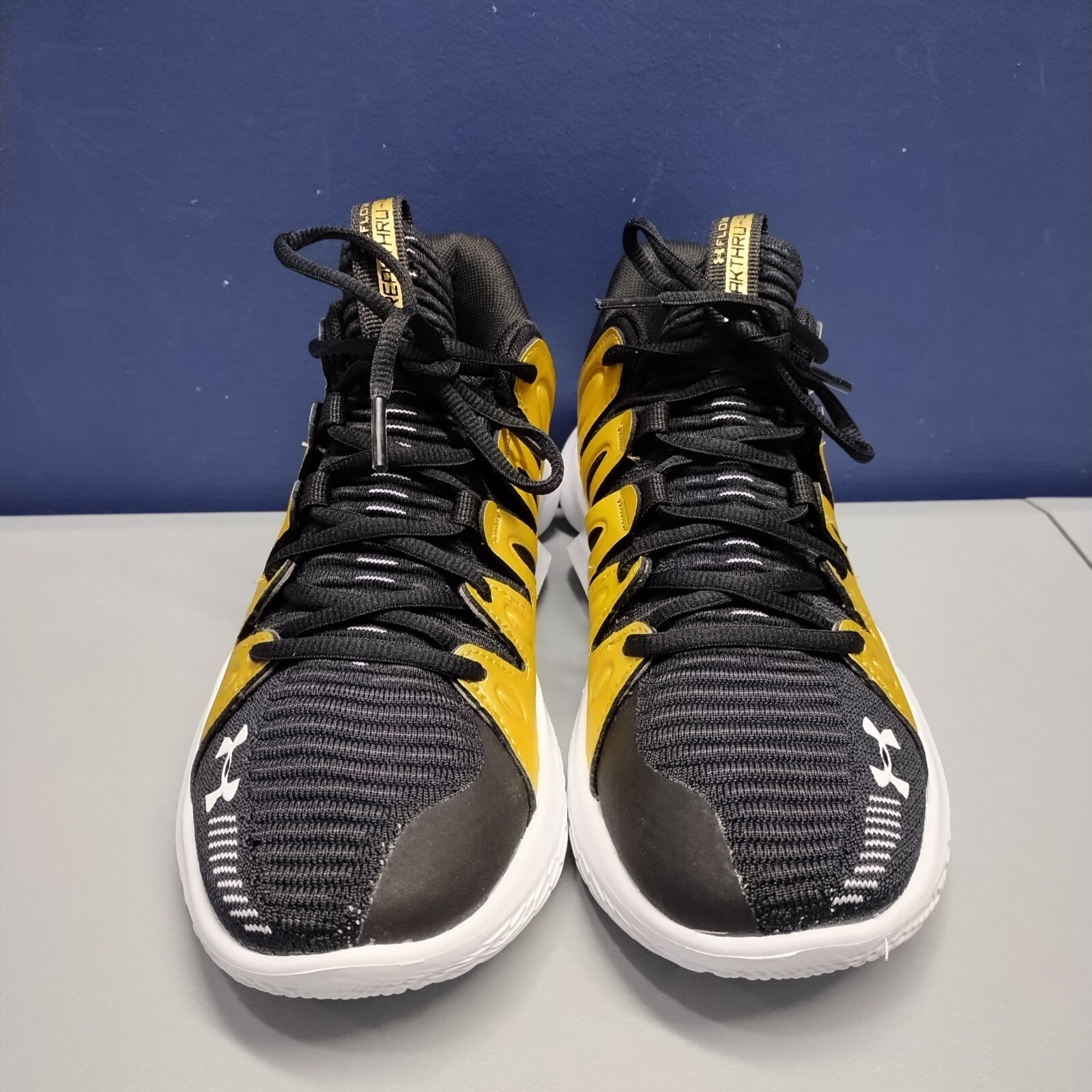 Under Armour Flow Breakthru 4 Basketball Shoes 6.5 Womens Black Gold 3026641-001
