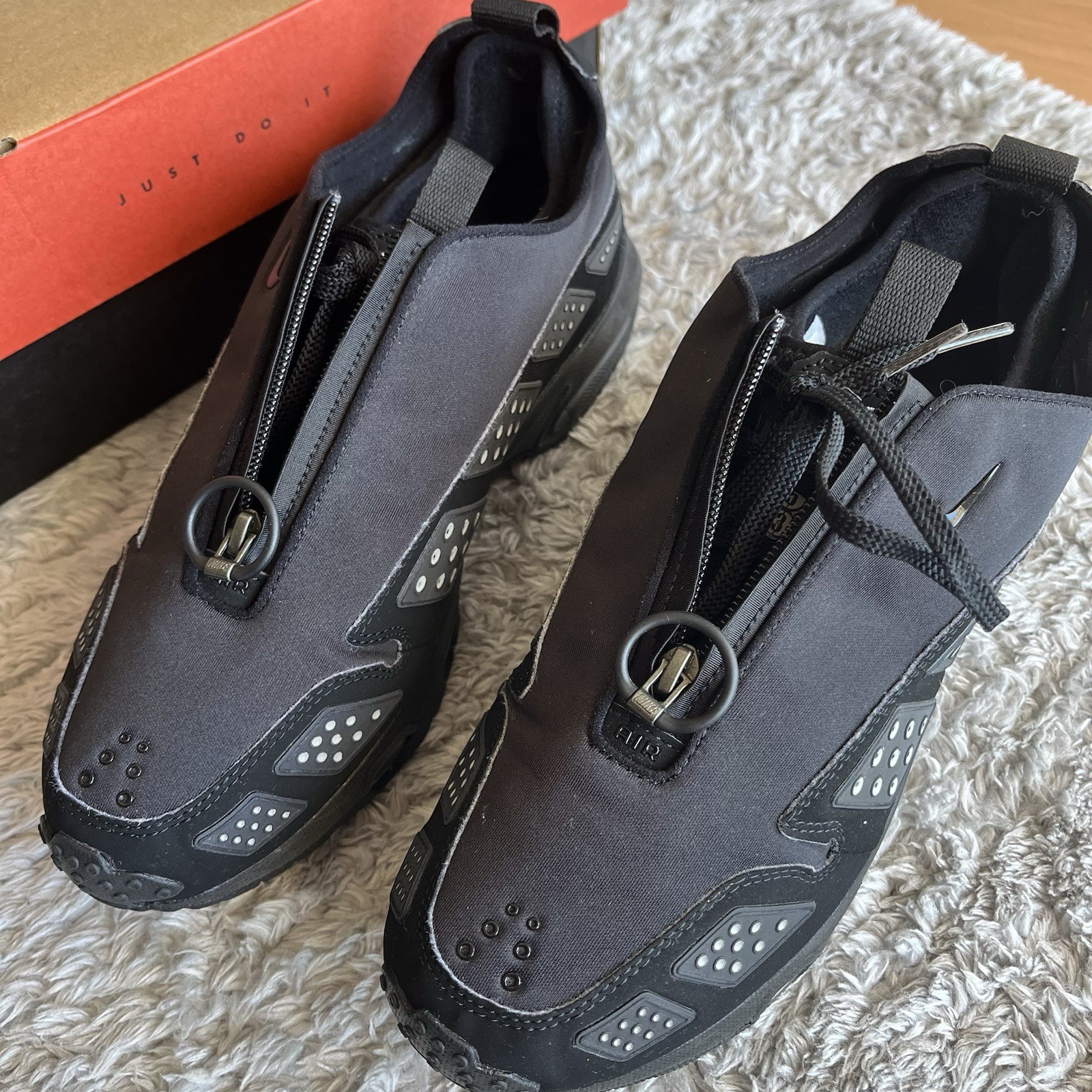 Size 10 – Nike Air Sunder Max Black Silver W