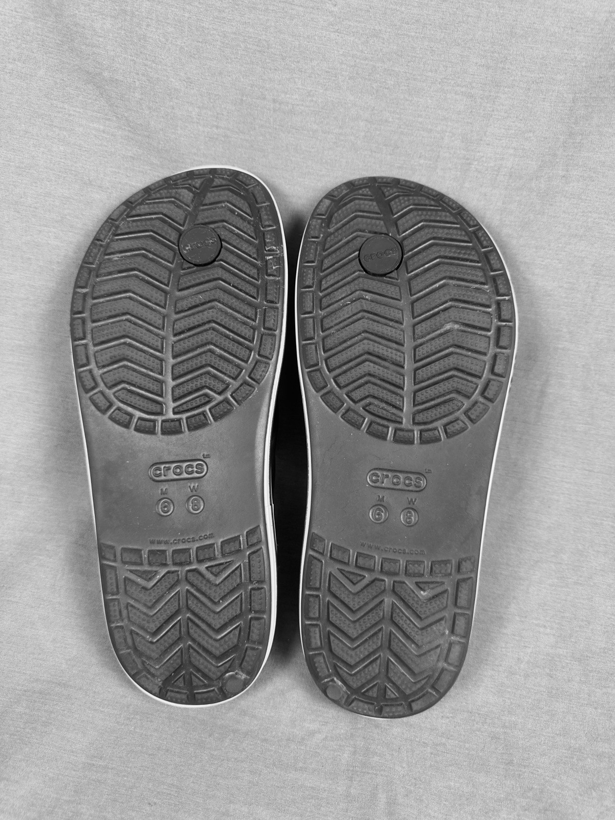 Crocs Adult Bayaband Flip Flop Sandals Women’s 8 Men’s 6 Iconic Comfort Slip On