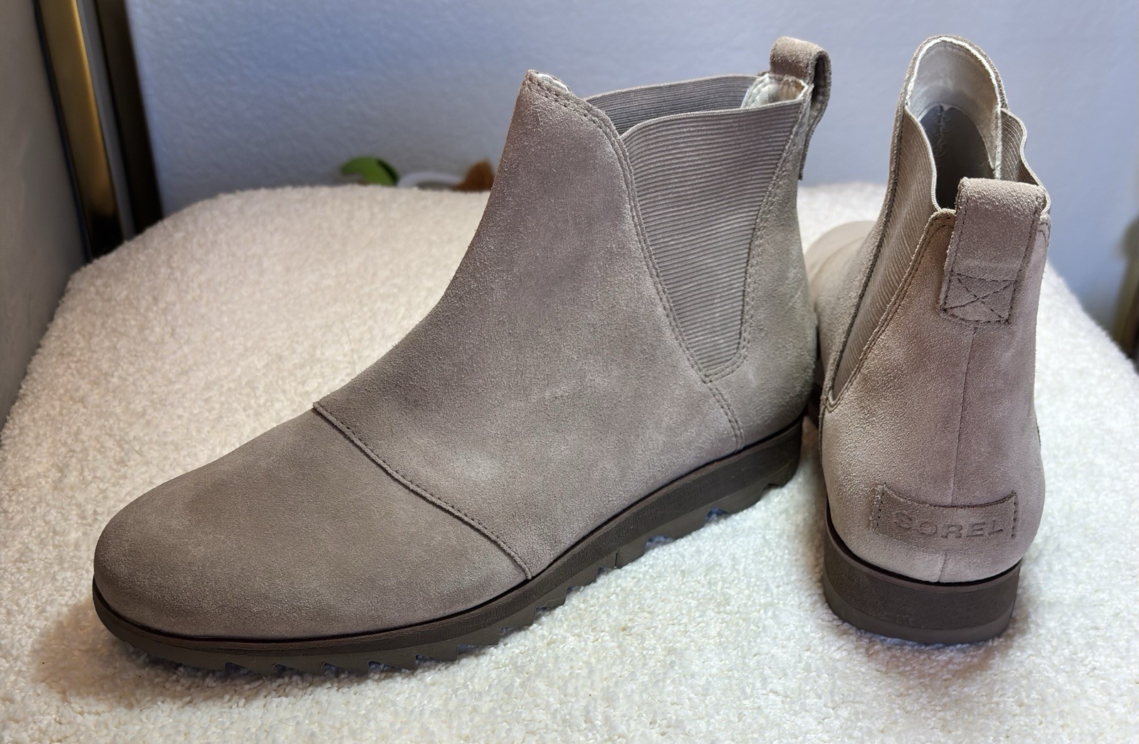 Sorel Women’s Taupe Suede Chelsea Ankle Boot Pull Tab Elastic Gore Block Heel 9M