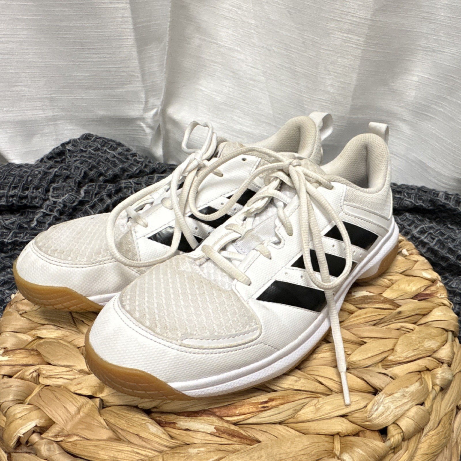 Adidas women’s volleyball shoes White Black Gum Lace Up Low Top Rubber size 7.5