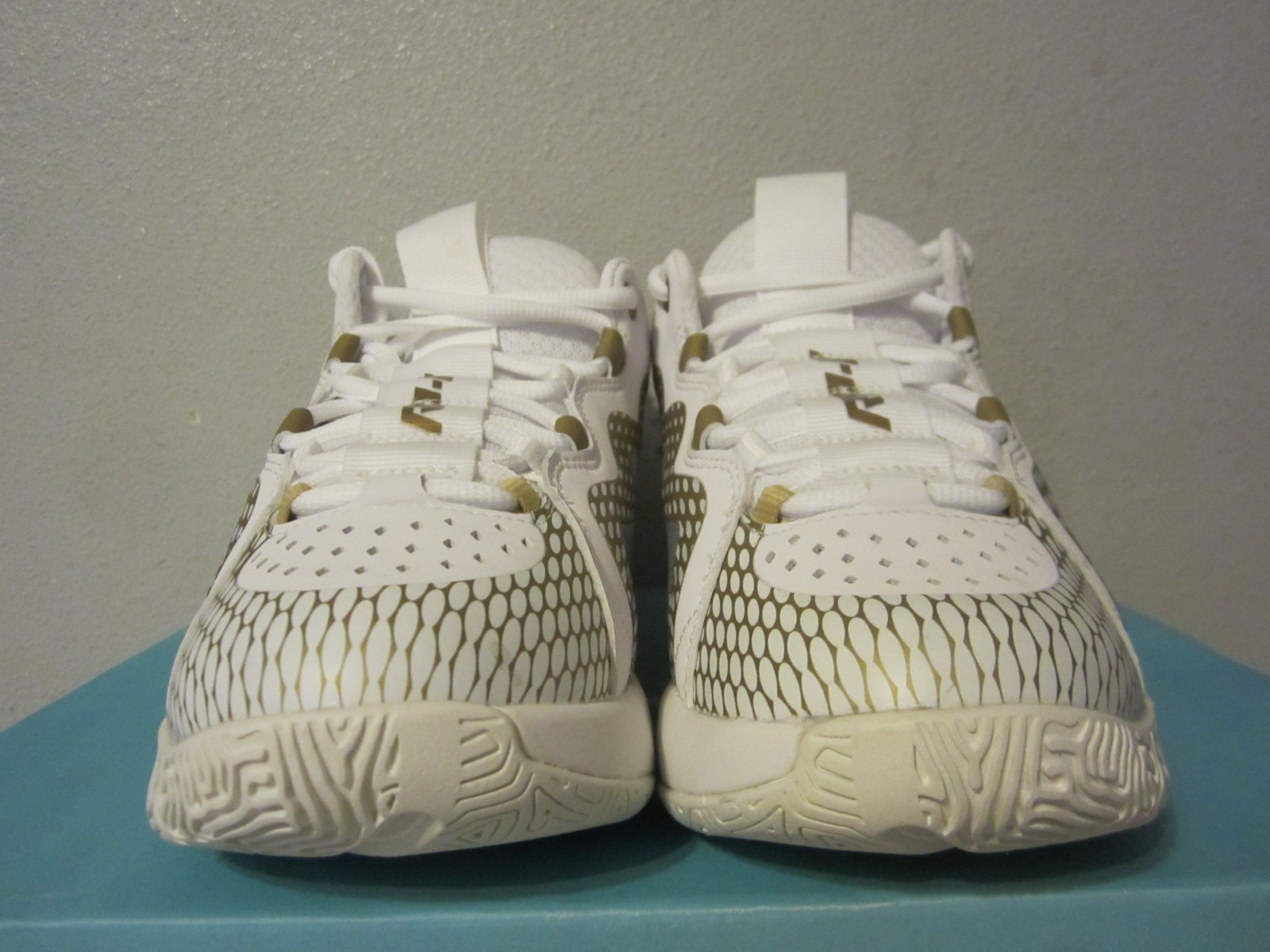 NIB Rip-It Rip It Future Court Volleyball white/gold sz 7 Womens $140