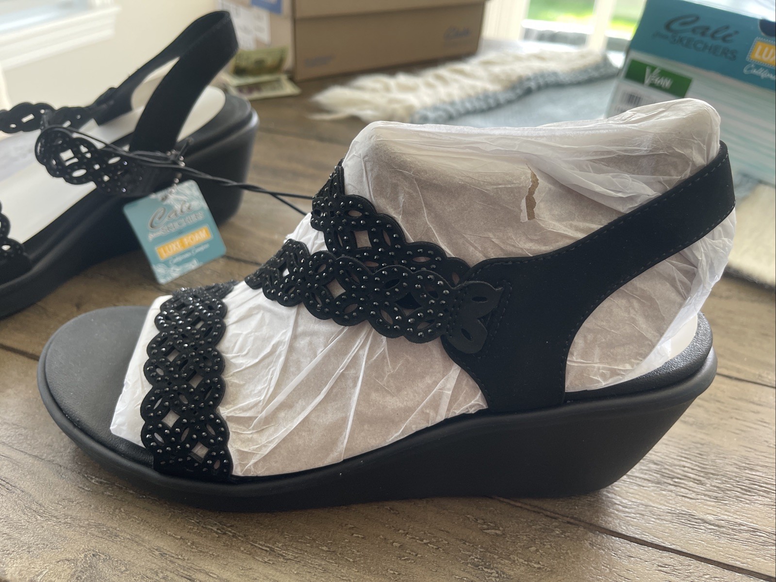 Cali From Skechers Luxe Foam California Comfort Sassier Dayz Women Black Size 11