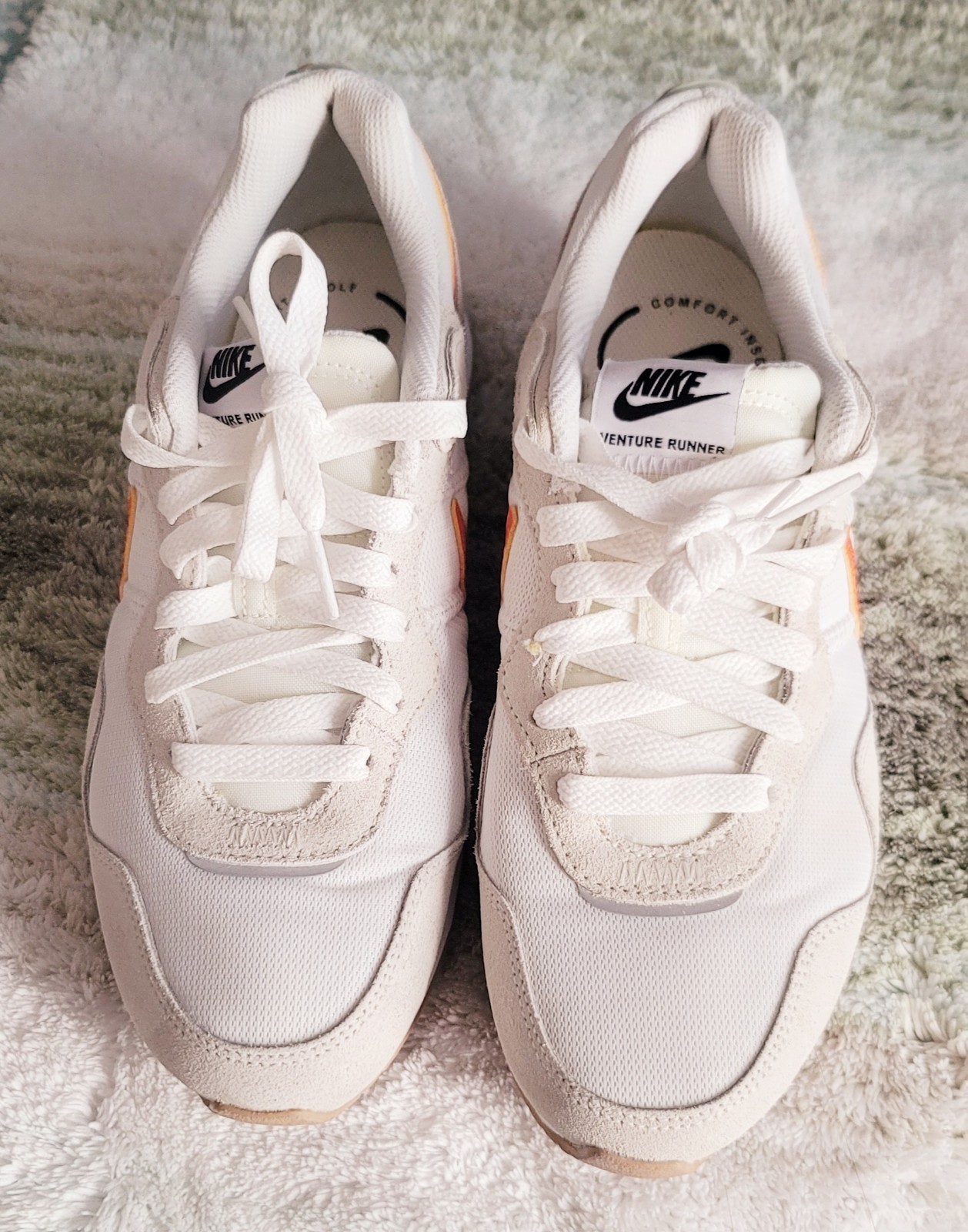 Nike Venture Runner White Orange Beige Mesh Suede Low Top Athletic Sneaker