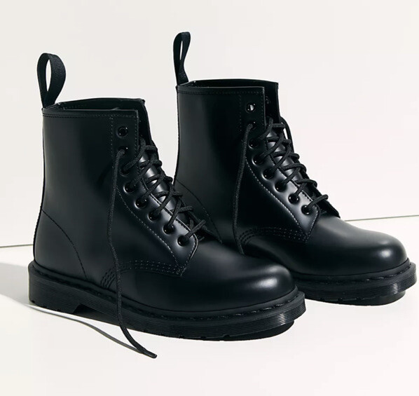Dr martens 1460 MONO SMOOTH LEATHER LACE UP BOOTS Size 9 Women 8 Men