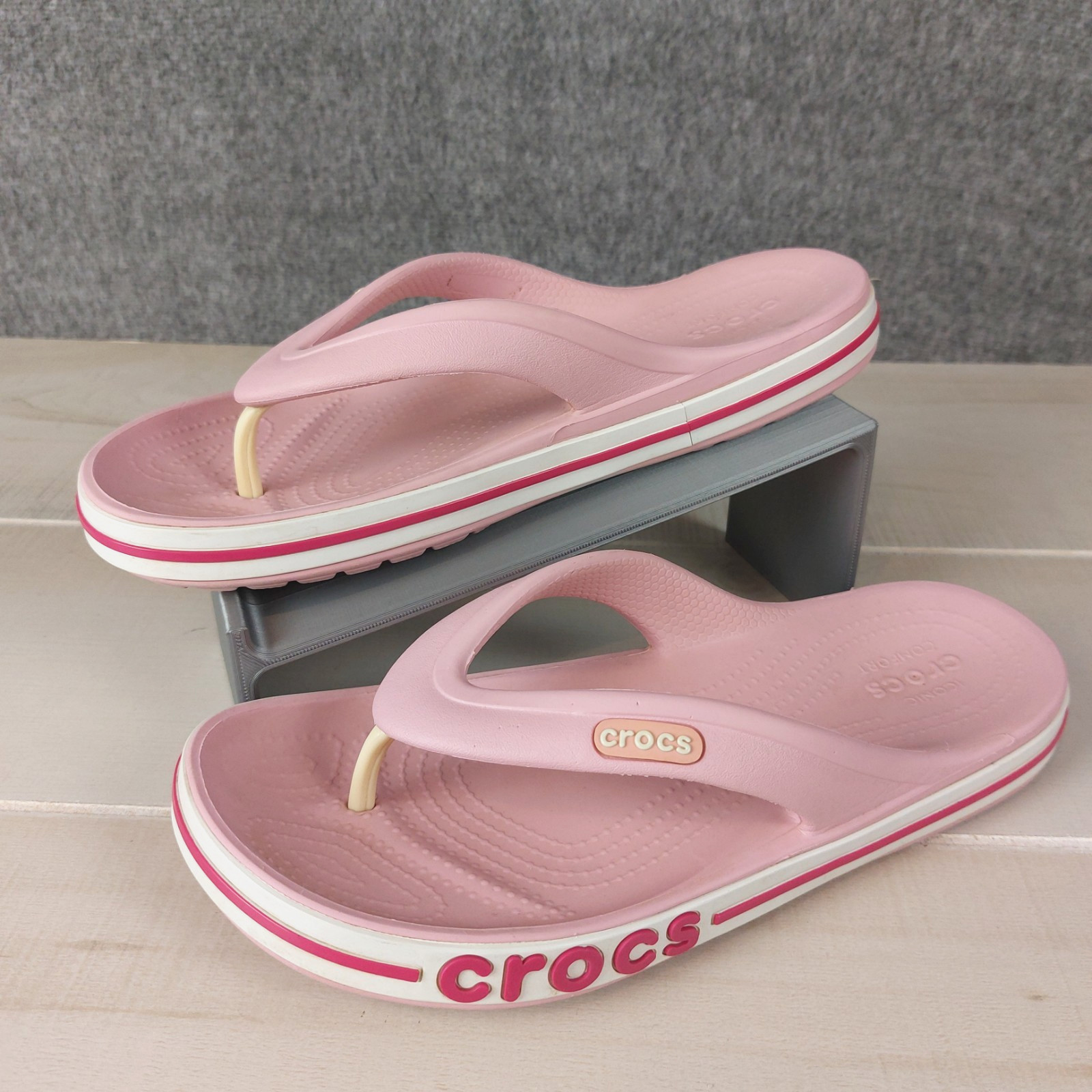 Crocs Bayaband Flip Flops Women’s Size 6 Pink