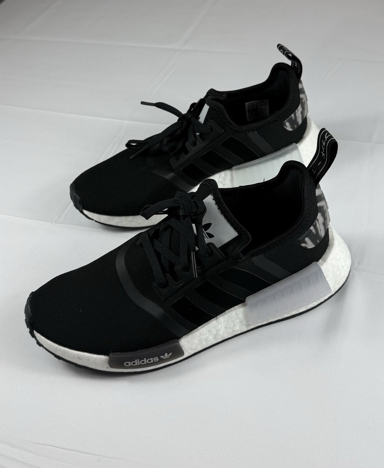 adidas NMD_R1 «Black White Marble» Low Top Lace-Up Cushioned Sneakers IE9611