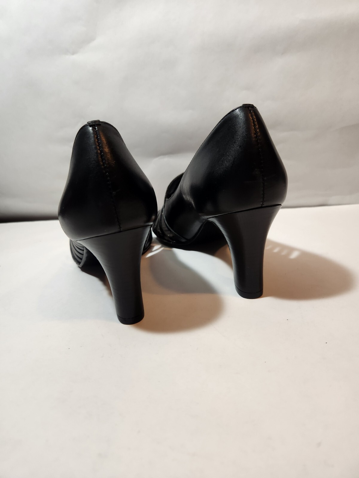 Naturalizer size 8m Black Leather heels peep toe with cut outs pre-owned