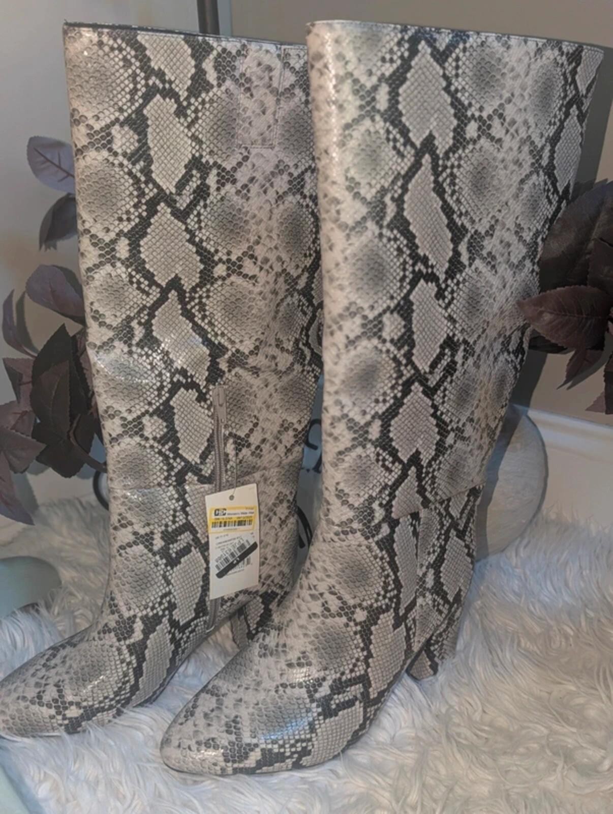 a new day Women’s Gray and Black Snake Print Combat Boots Size 9.5 W New With T