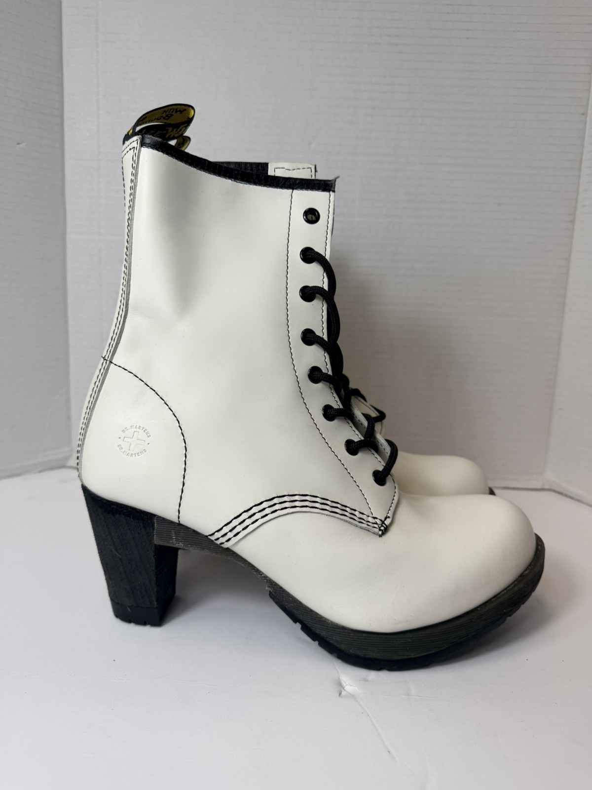 Dr Martens Darcie Women’s Sz 10 White Leather Heeled Boots 8-eyed High Top