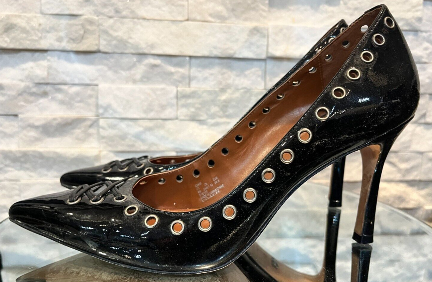 EUC Women’s COACH Varick Pump Grommets & Lace Patent Leather 3.25″ Heel Black 9