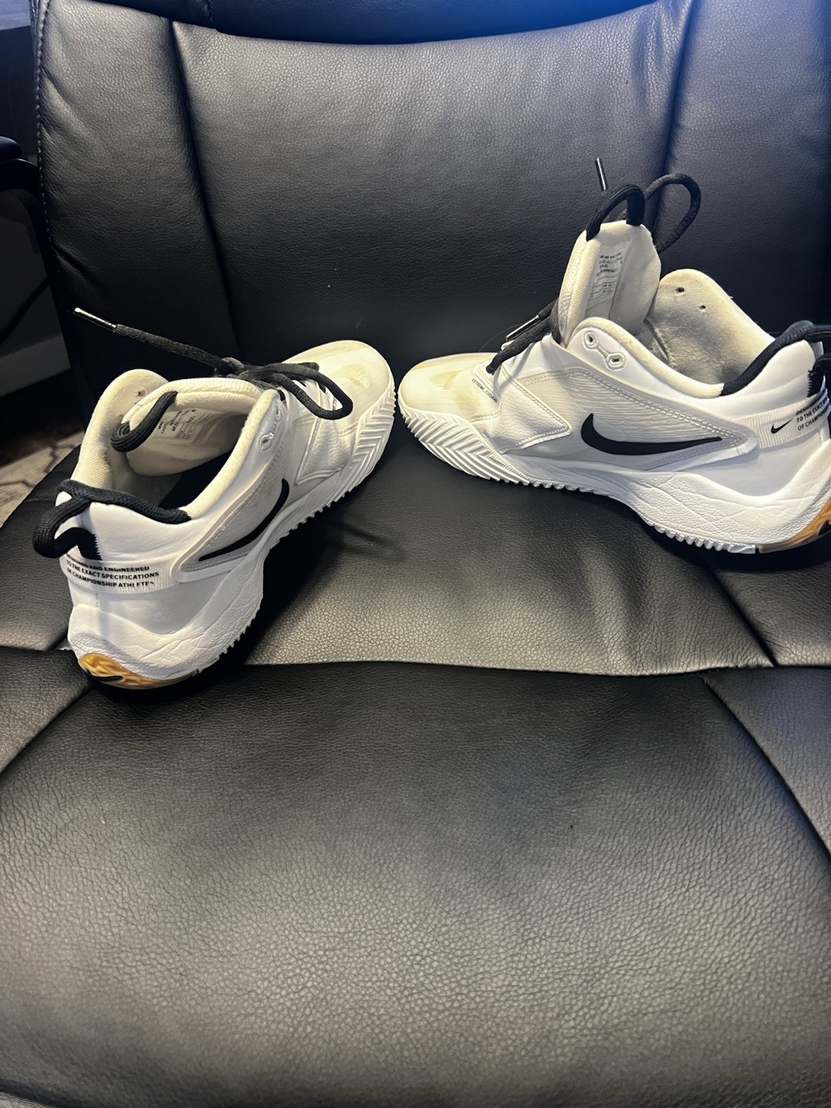 Nike White Women’s Volleyball Shoes Size 7 Excellent Condition