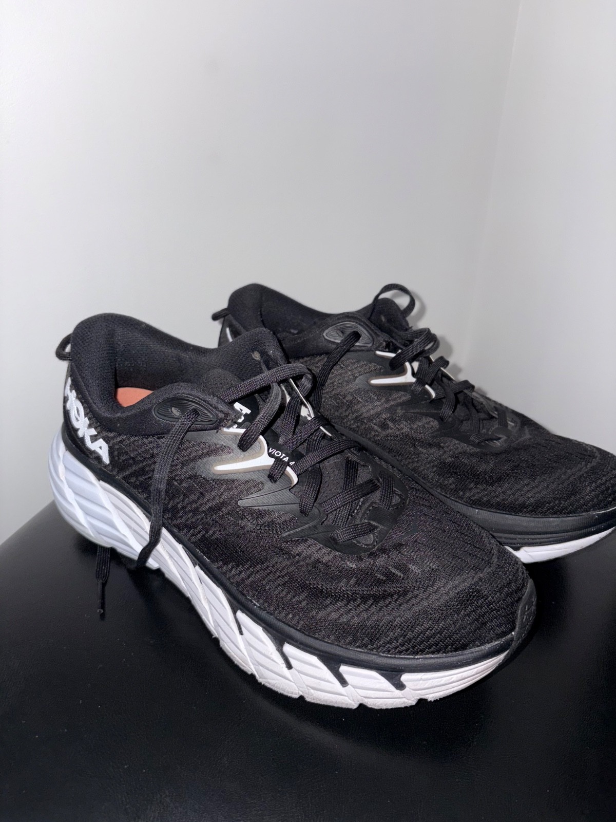 hoka one one black size 9B
