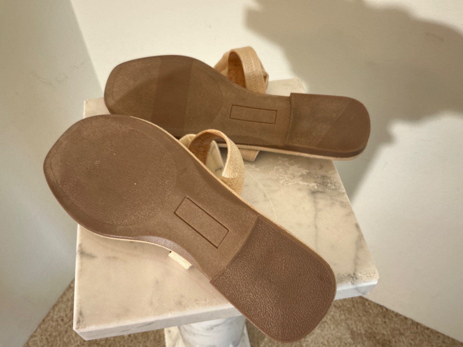 DV by Dolce Vita Cream Rosette Sandals Thong Floral Slide Size 7.5 Rose-Accent