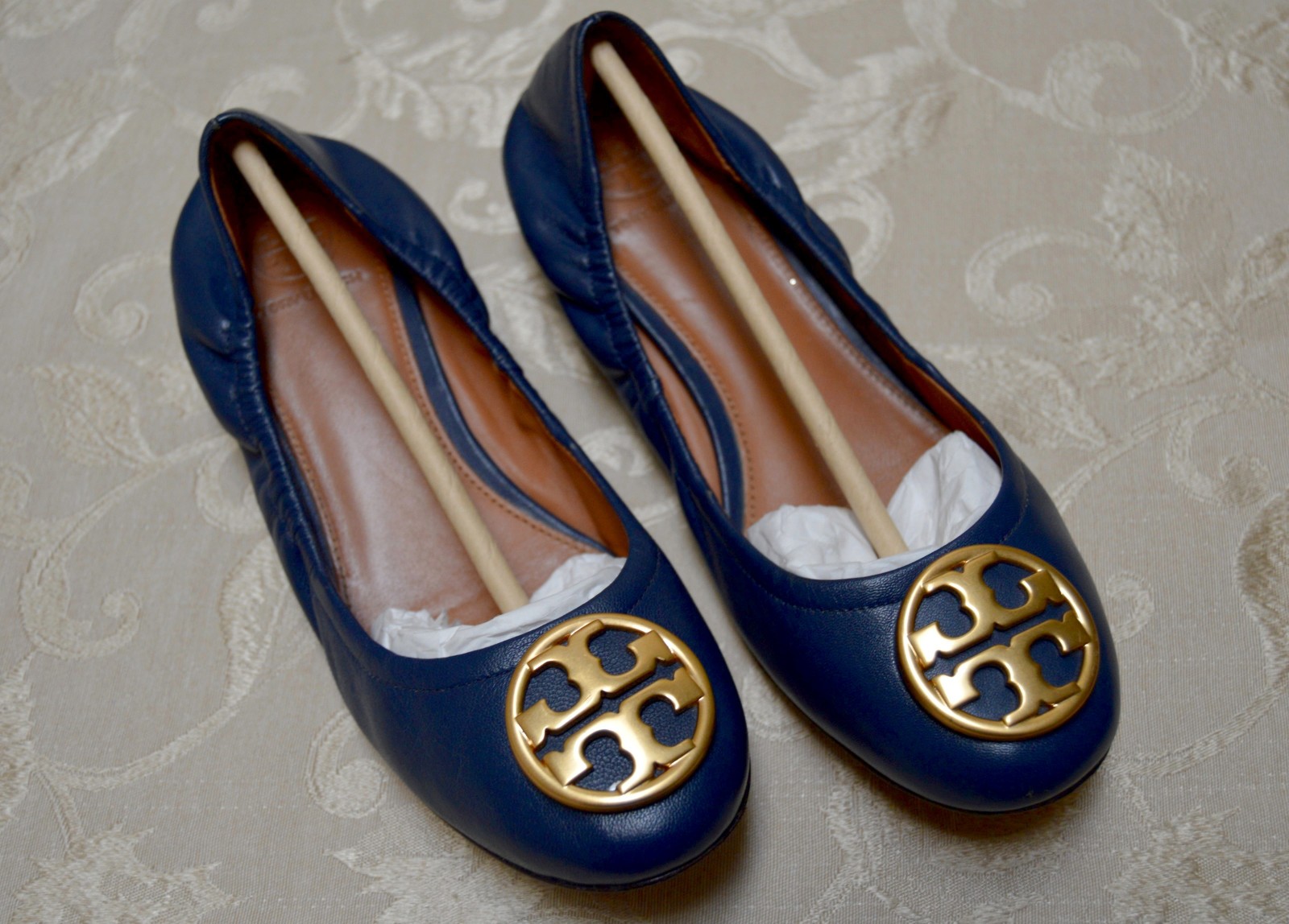 Tory Burch Chelsea Gold Logo Heeled Ballet Flats in Navy Blue Leather US 6/6.5M