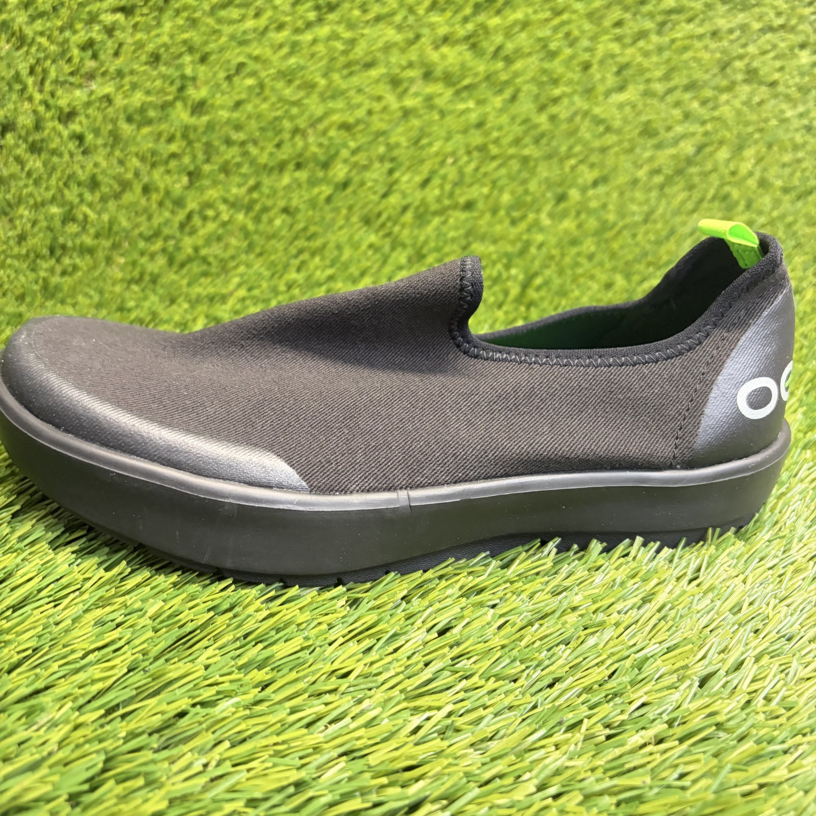 OOFOS OOmg EeZee Low Womens Size 7.5 Black Casual Walking Slip On Recovery Shoes