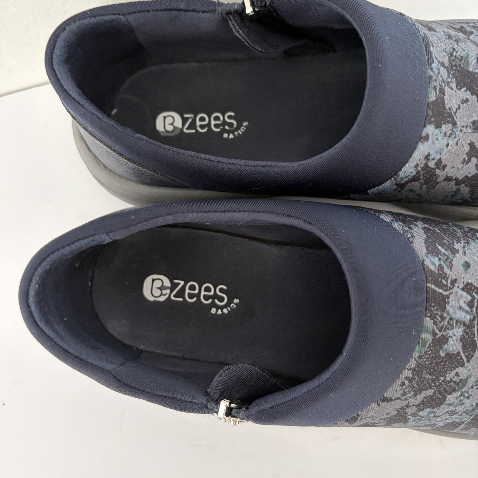 Bzees Lady Multicolor Camo Pattern Slip On With Side Zip Sneakers Size 8.5W