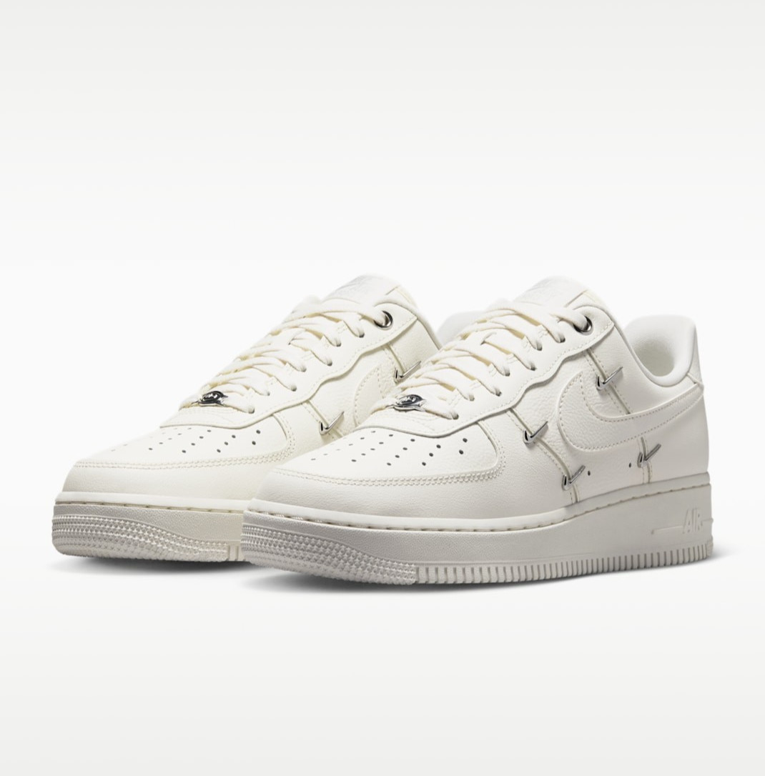 NIKE Women’s Air Force 1 ’07 LV8 IV4727-133 Sail Sail Metallic Silver Sail