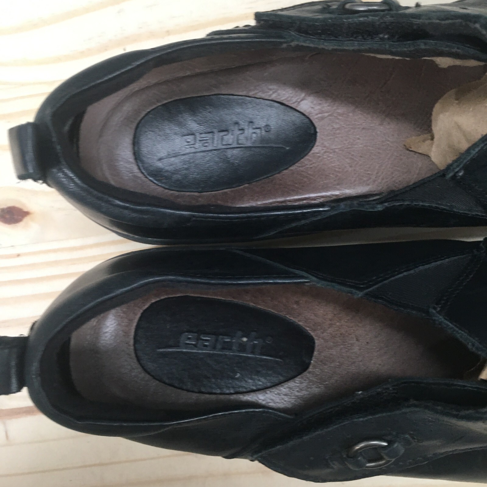 Earth Shoes Womens 9.5 B Amity Slip On Black Leather Casual Round Toe Comfort