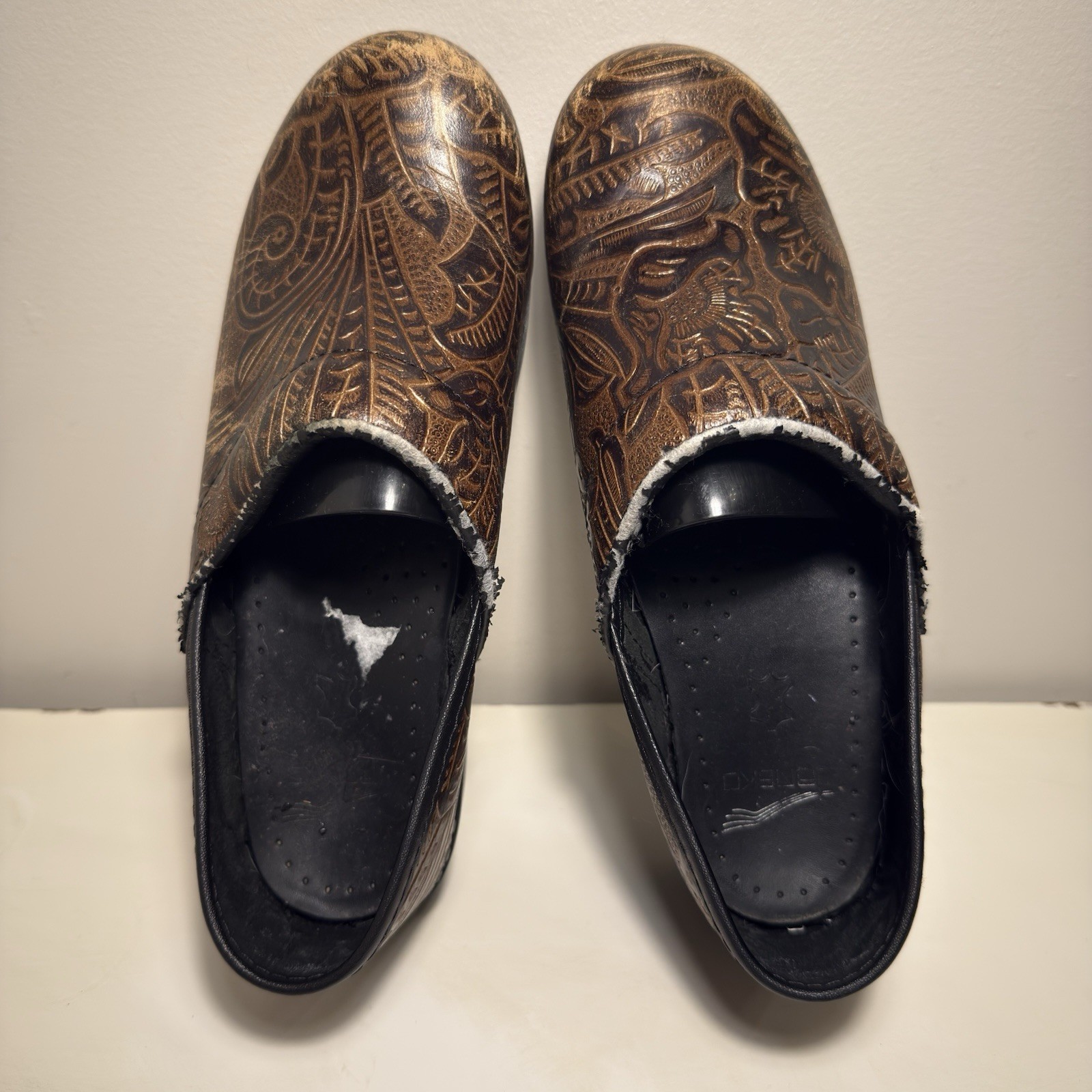 Dansko Brown Tooled Leather Clogs Womens 39 US 9 Comfort Workwear Nursing Shoe