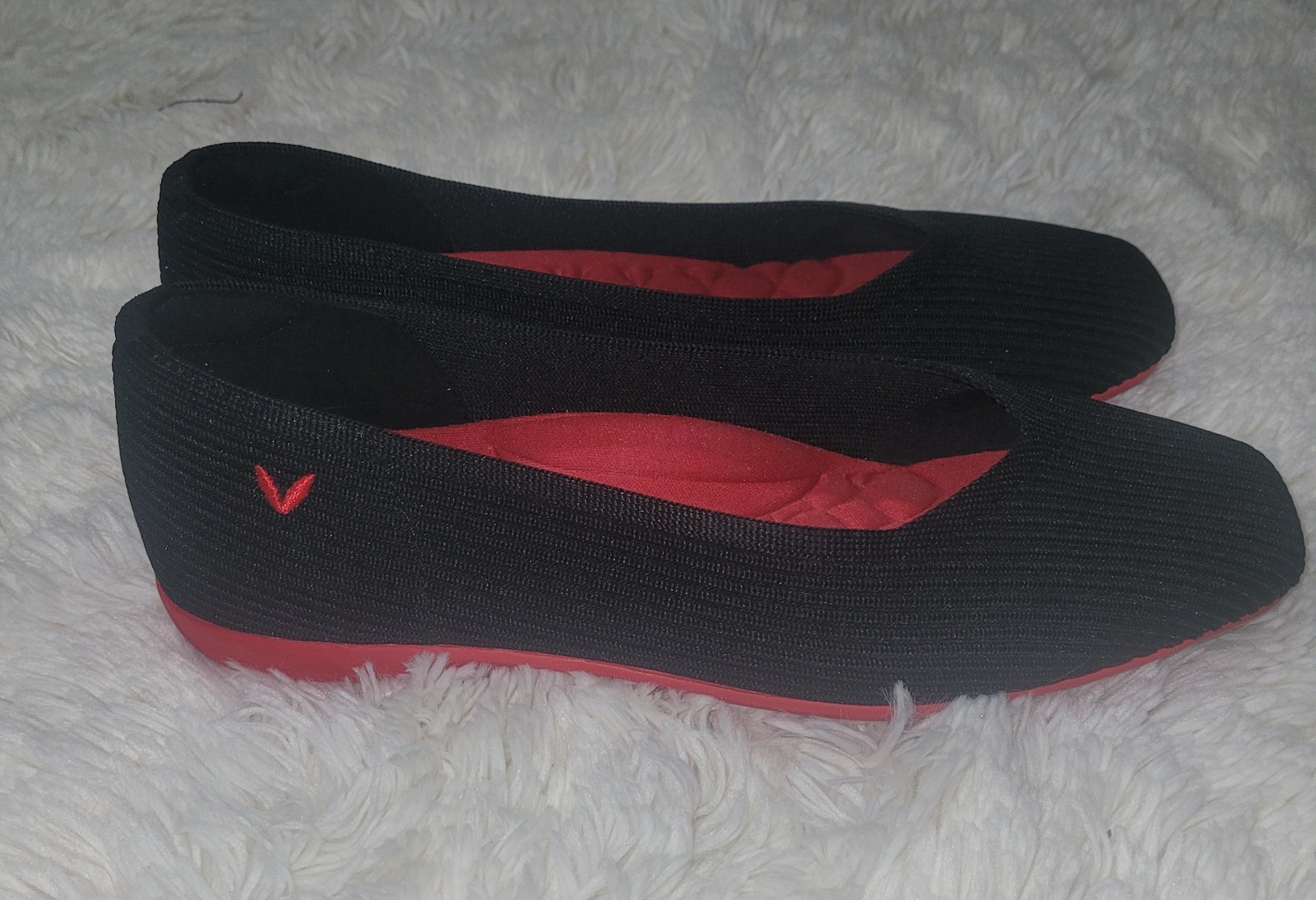 VIVAIA Margot Lightweight Square-Toe V-Cut Black Ballet Flats Red Sole Sz 38 (H)