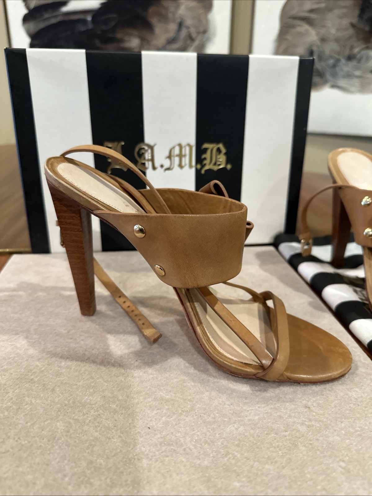 VTG- LAMB FLOWER BRN LEATHER ANKLE STRAP SANDALS HEELS 8.5M w/ BOX & SHOE BAG