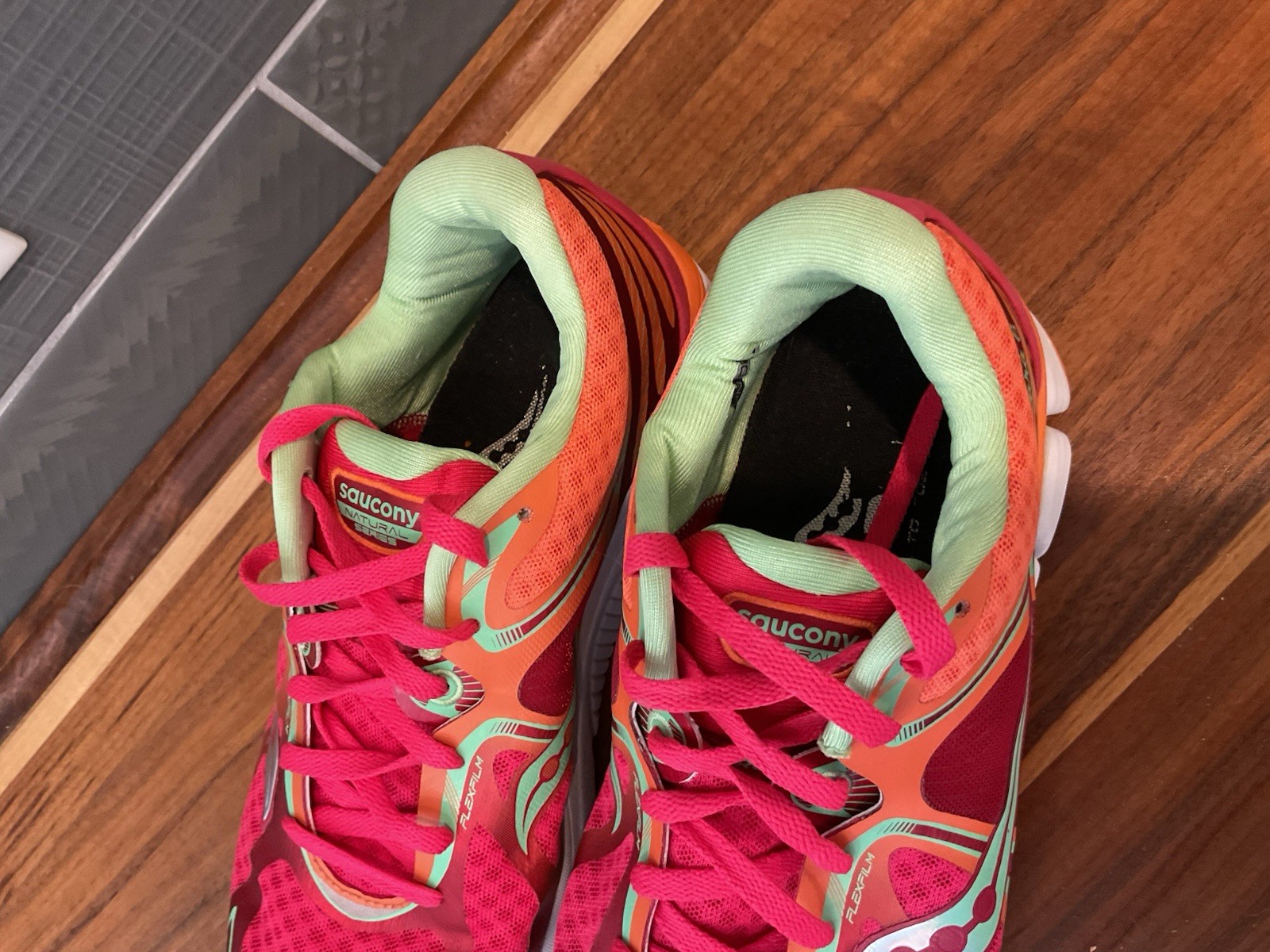 Saucony Kiara 6 Pink Orange Running Shoes Trainers 12 44.5