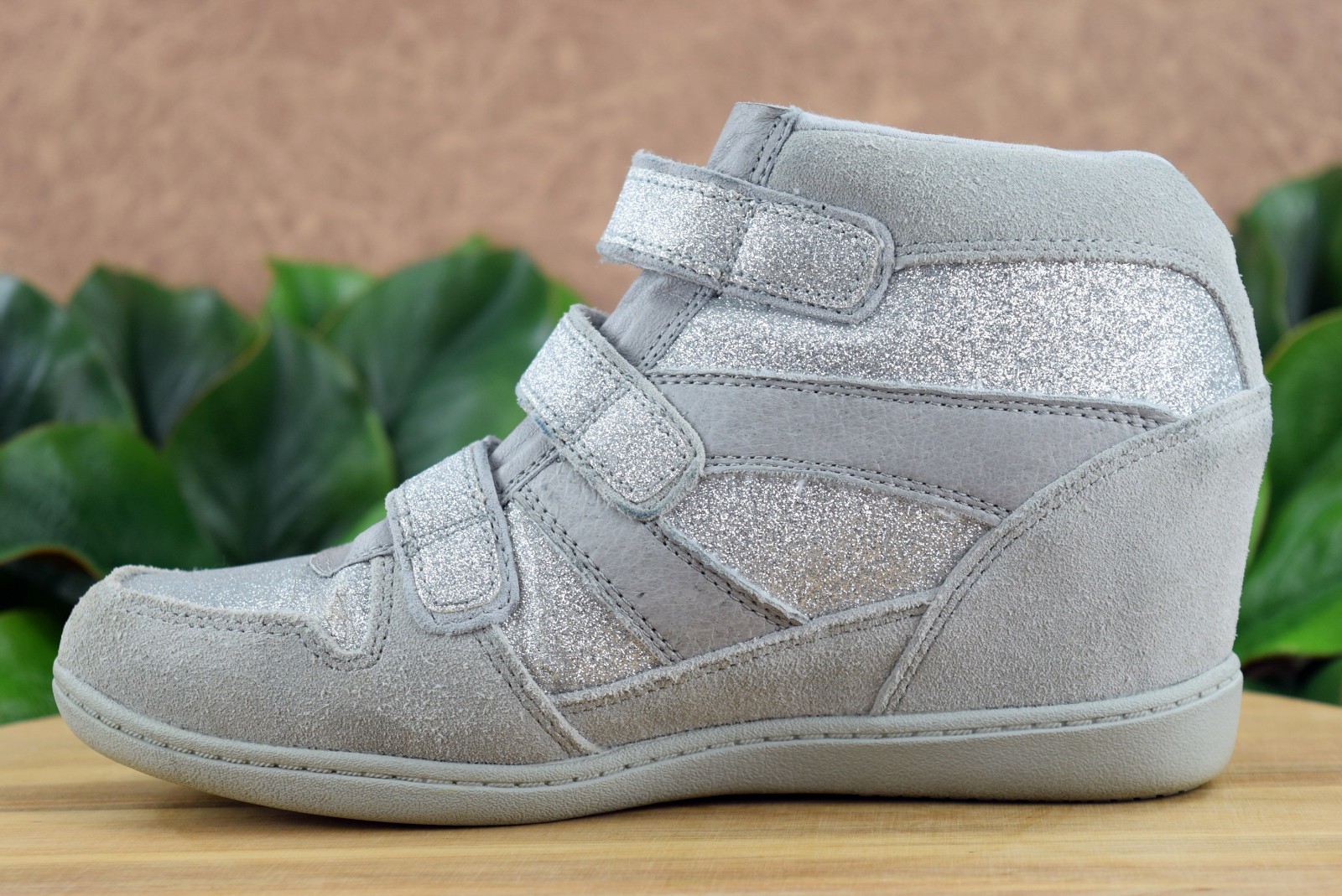 Skechers SKCH +3 Women’s Silver Sparkle Suede Leather SIZE 8 Wedge Hidden Heel