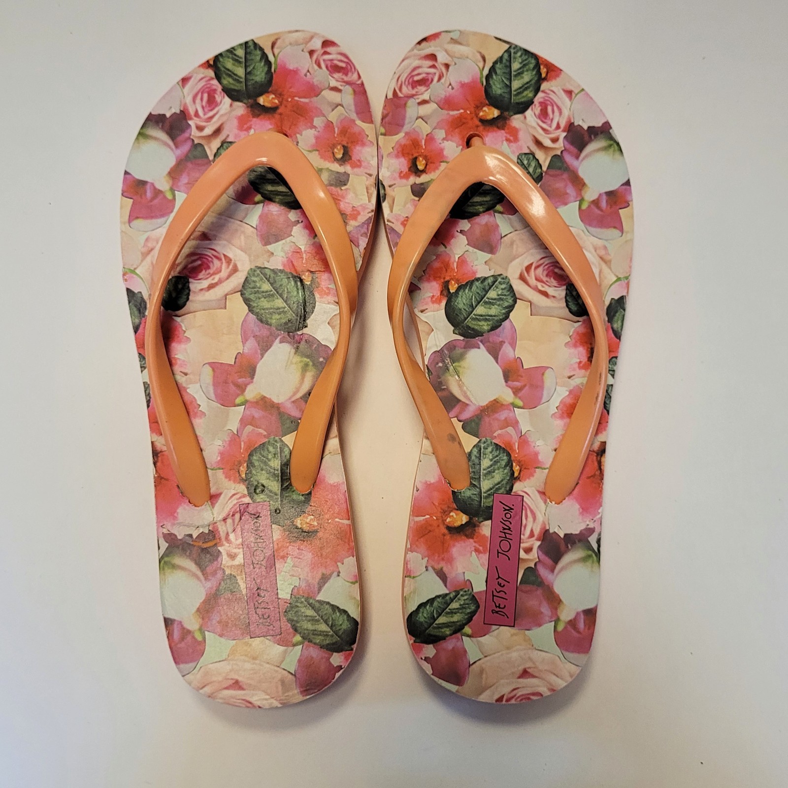 Betsey Johnson Coral Floral Flip Flop Sandals Shoes Wmn’s Sz 6 Feminine Summer
