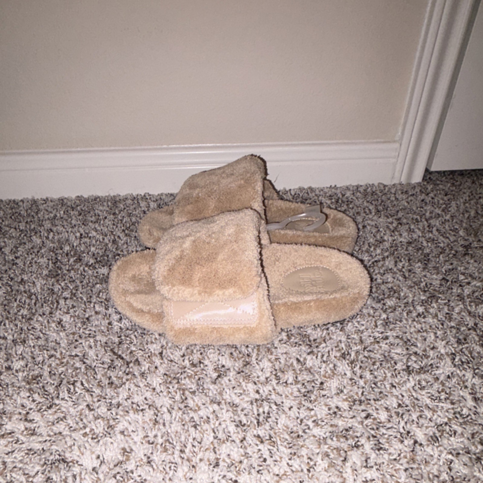 Wild Fable Beige Faux Fur Slide Slippers Unisex Adults Size 9 Slip-On