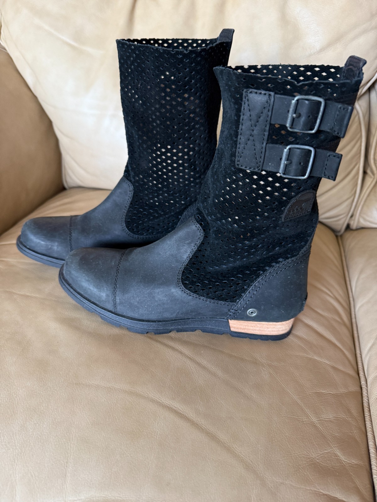 Sorel Boots Women Lacy Leather Cut-outs, Size 8.5