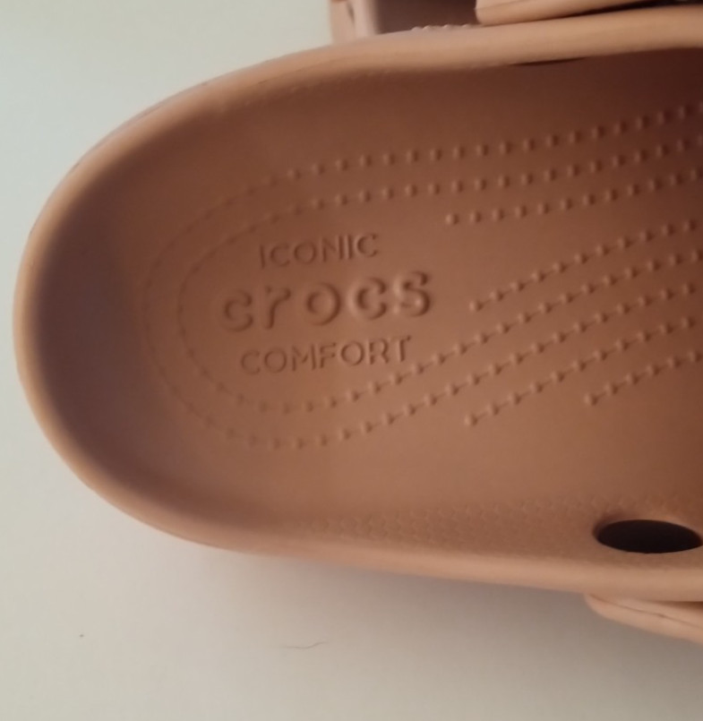 Crocs Classic Clogs Women’s 9W Pink Iconic Comfort Croslite Foam Beach Sandals